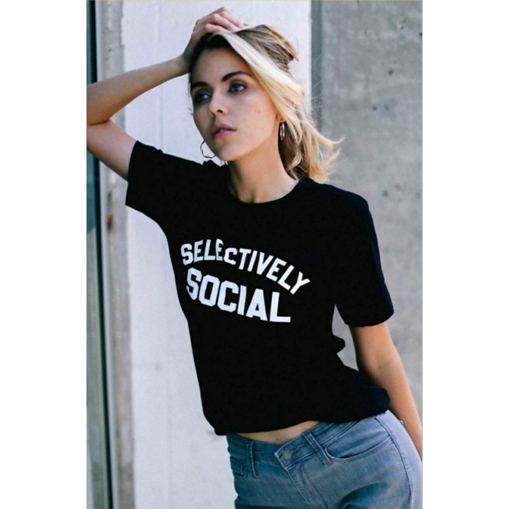 Selectively Social Graphic Tshirt: size Large - Picture 2 of 2